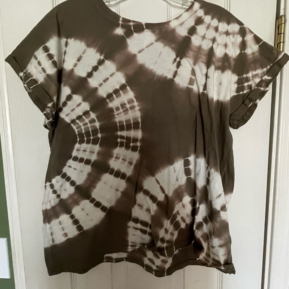 Tie-Dye Women's Top - Olive green and White.